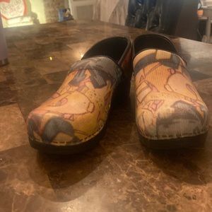 SANITA CLOGS-SIZE 39-GREAT CONDITION!!! YELLOW MULTI ABSTRACT!!
